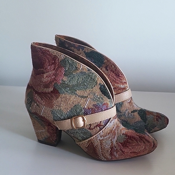 Bait Henderson Floral Booties - Picture 4 of 7